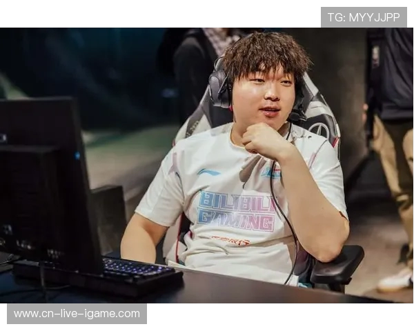 《Bin带领上单崛起打破局限 解析他的打法风格与英雄池深度》